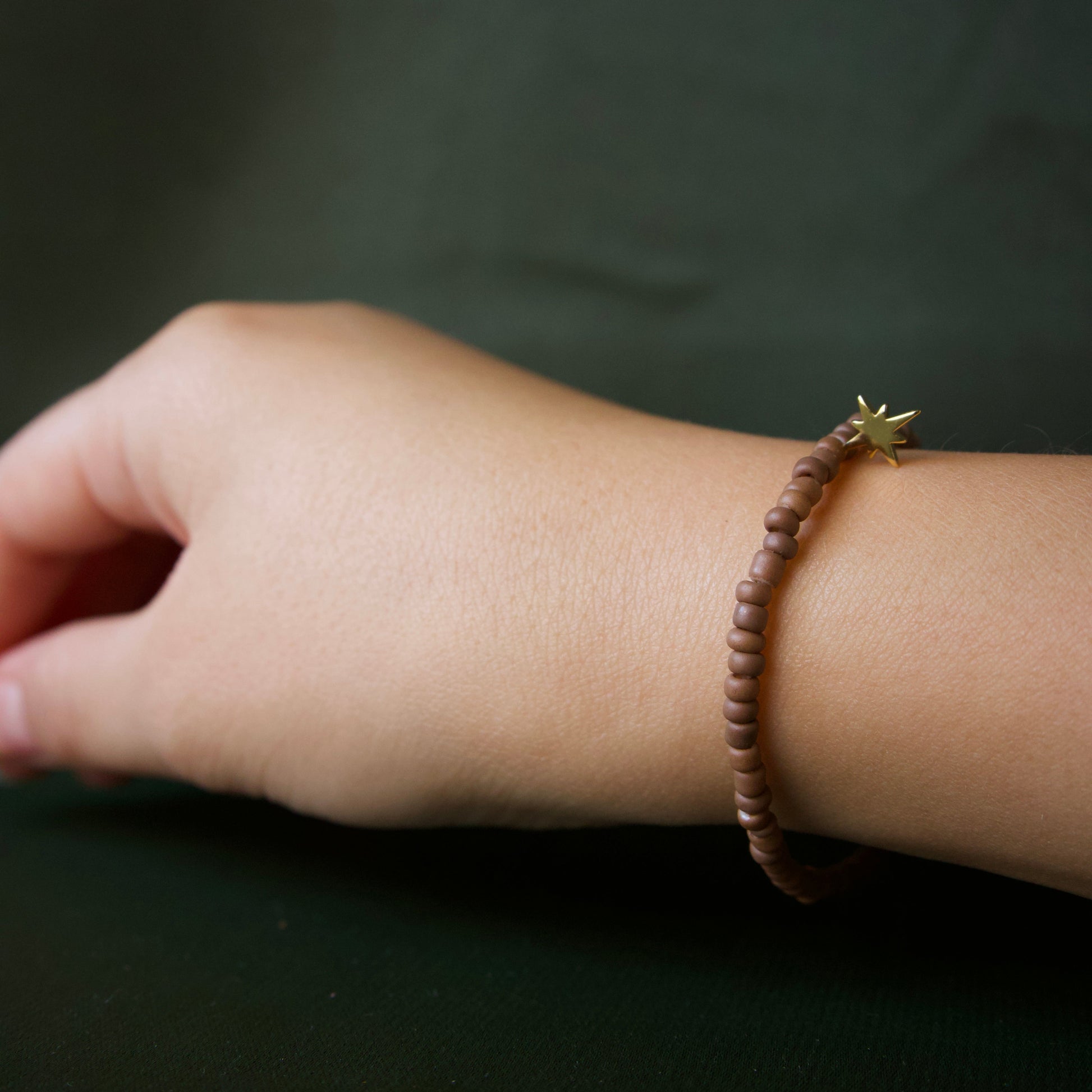 Juno armband brun
